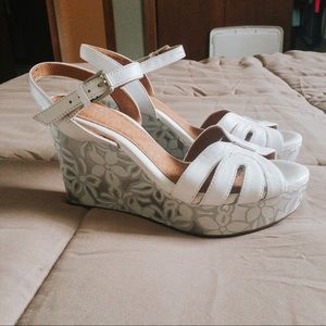 Floral wedges